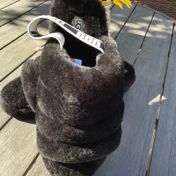 Womens ugg slippers size 10 - Picture 3 of 5